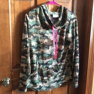 Camouflage sweatshirt/shirt